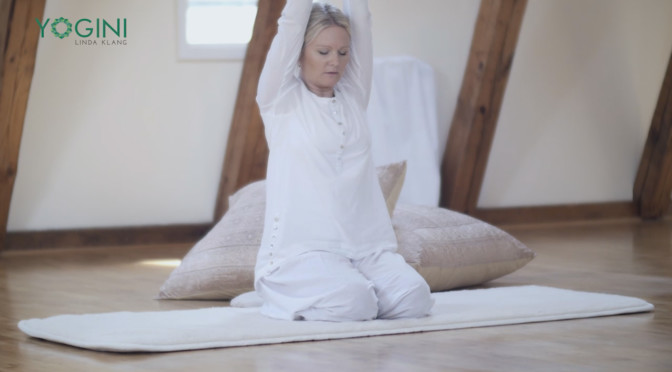 Ett grundläggande yogapass för ryggen